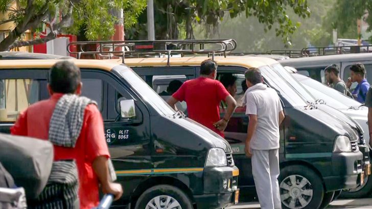 https://salarnews.in/public/uploads/images/newsimages/maannewsimage27072026_181712_Delhi Taxi.jpg